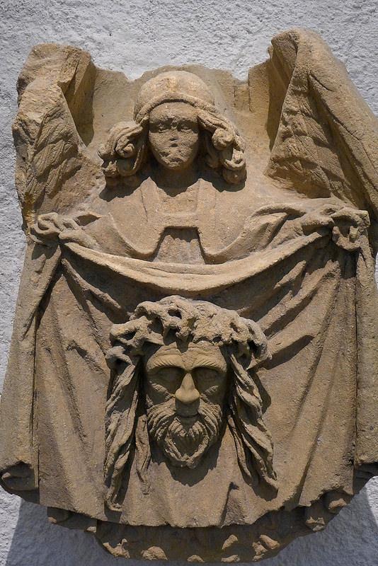 Retour à Echternach, patrie de Saint Willibrord Echternach (Luxembourg) - 24 - Basilique Saint Willibrord - Ange et suaire de Véronique, Atelier de Trèves