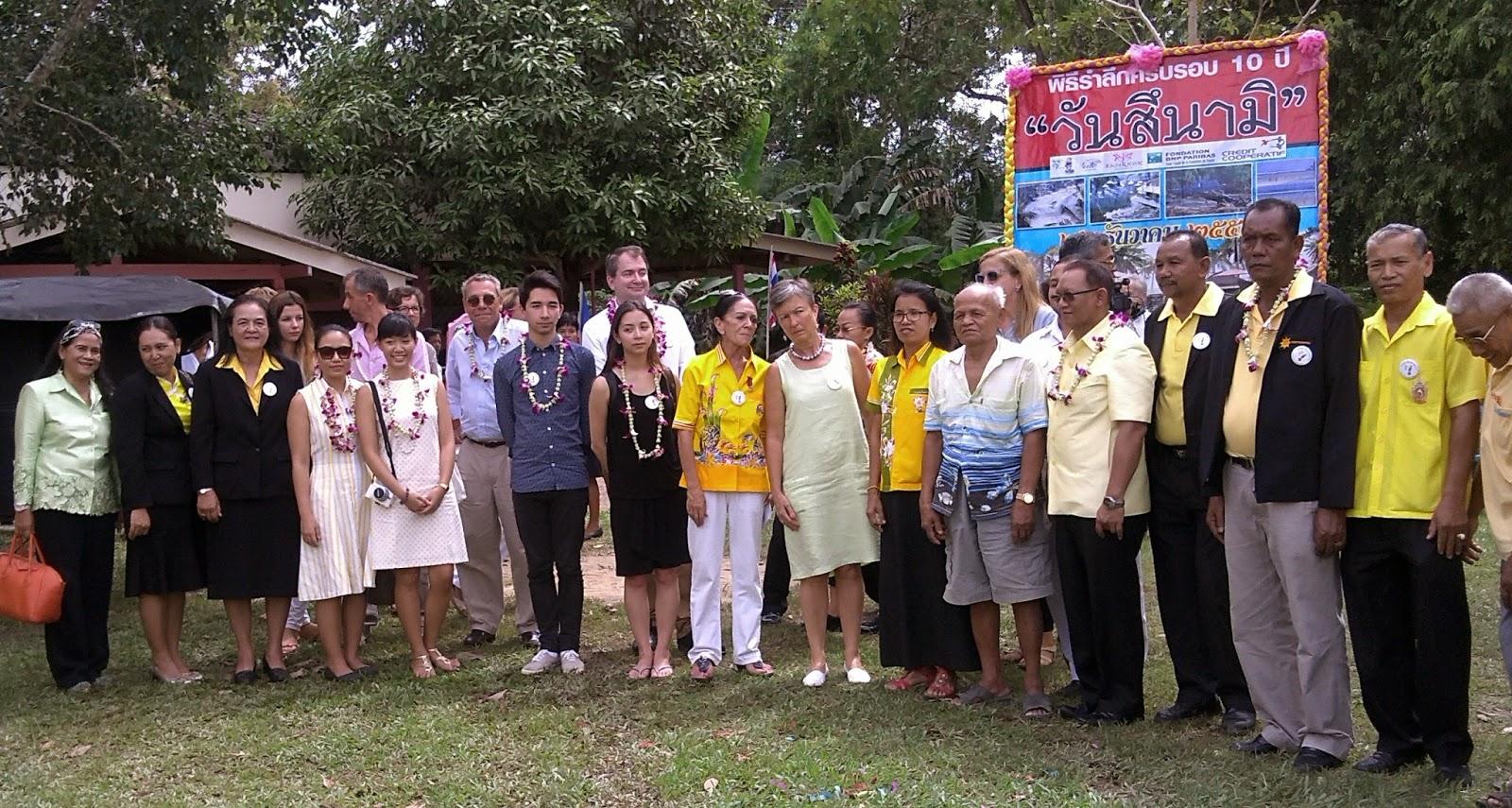26 décembre 2014 à Krabi : avec Élisabeth Zana, hommage commémoratif aux victimes du tsunami