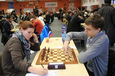 Anastasia Savina face à Dennis Wagner © Chess & Strategy 
