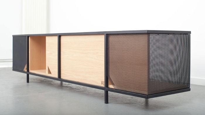 MIRAGE meuble de bois cerclé d’acier par le Studio Hekla 