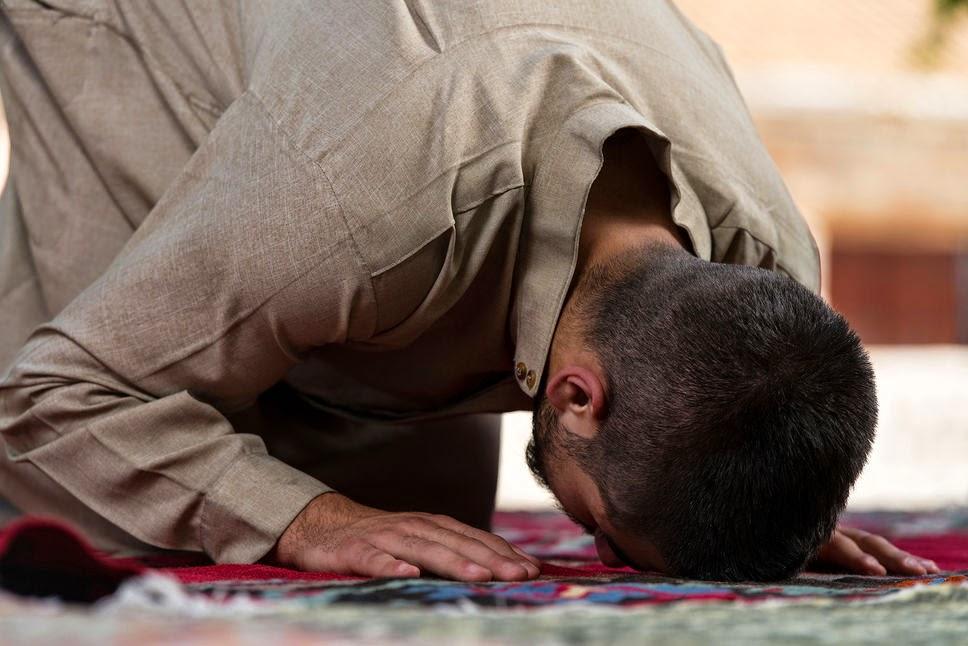 RELIGIONS ET TERRORISME : Des musulmans se radicalisent dans des mosquées, selon un professeur !