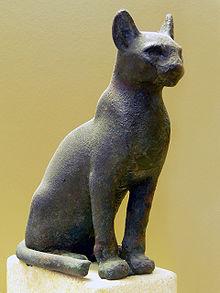 Femme-chatte, nuit féline Femme-chatte, nuit féline