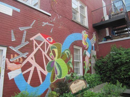 Canada - Montréal Les fresques - 5 - vous voyez la petite pancarte sous le dernier dessin et bien la voilà en plus gros