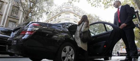 Les voeux d'Hidalgo aux Parisiens : + 300 % de hausse des droits de stationnement résidentiels !