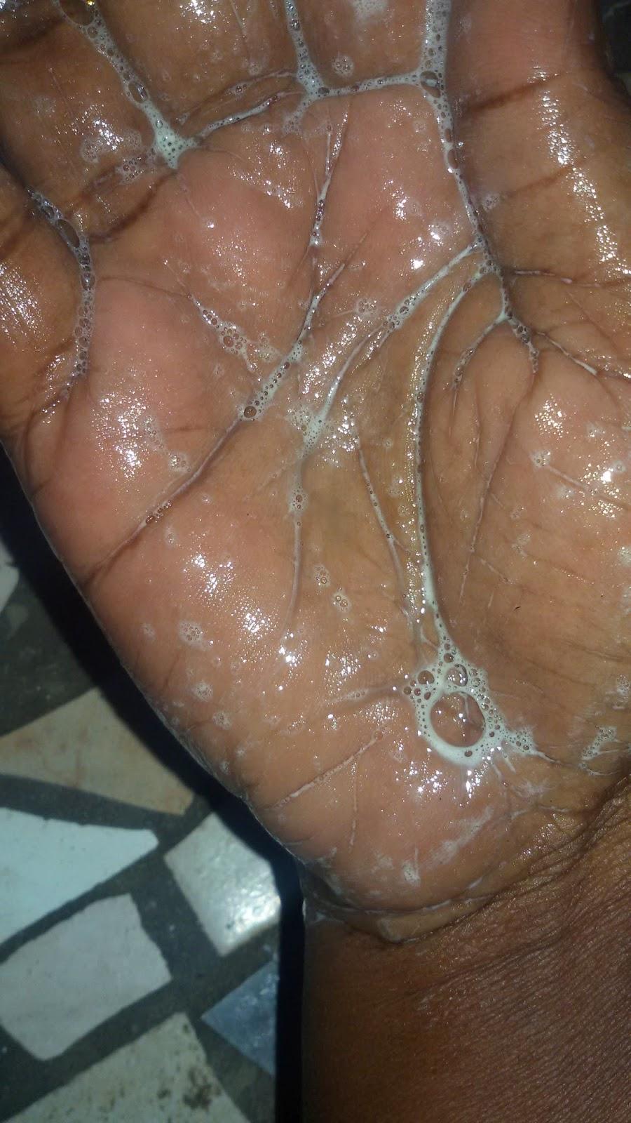 Shampoing solide au savon noir et à l'ortie Shampoing solide au savon noir et à l'ortie