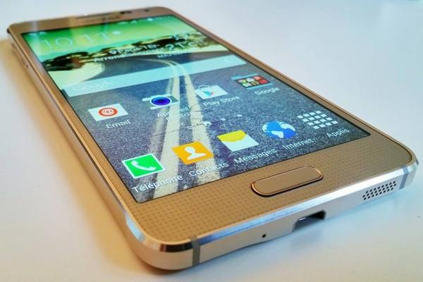 Samsung Galaxy Alpha : un coup de coeur et des bémols...