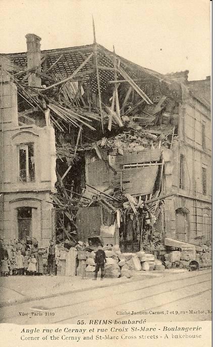 7 janvier 1915, on s'imaginerait volontiers que les retranchements qui existaient devant notre ville doivent être bouleversés, anéantis, après une pareille débauche de munitions d'artillerie. Rue de Cernay