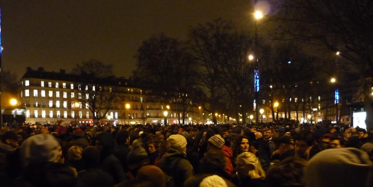 AIDEMA 19 - Hommage aux victimes de l'attentat du 7 janvier 2015 Paris, Place de la République vers 18 heures