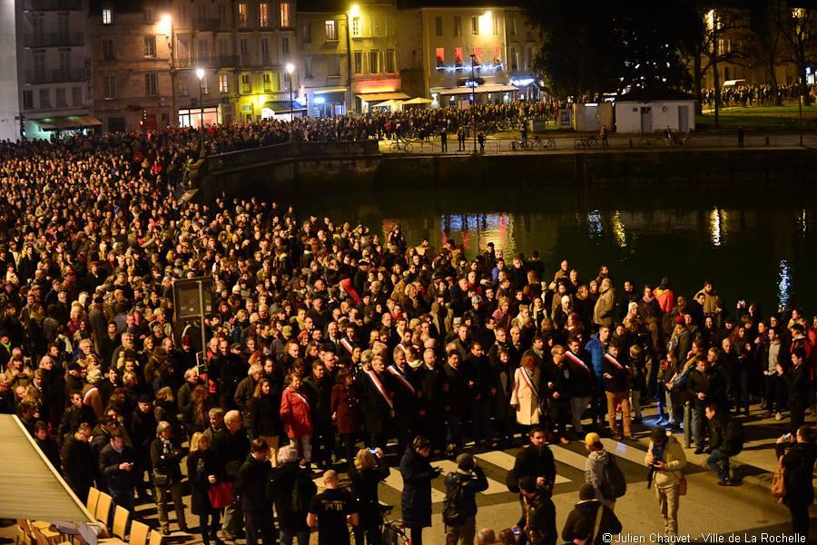 Barbarie à Charlie Hebdo – Nouveau rassemblement à La Rochelle ce vendredi 9 janvier à 18h 15  cours des Dames, en face de la Grosse Horloge