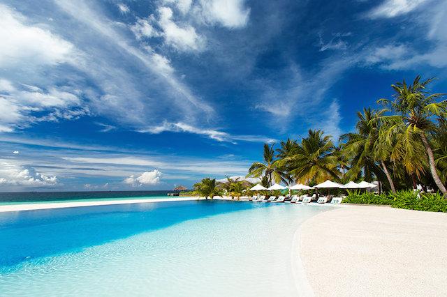 Les 22 plus belles piscines d’hôtel au monde – Part 2 velassaru-maldives-1-b