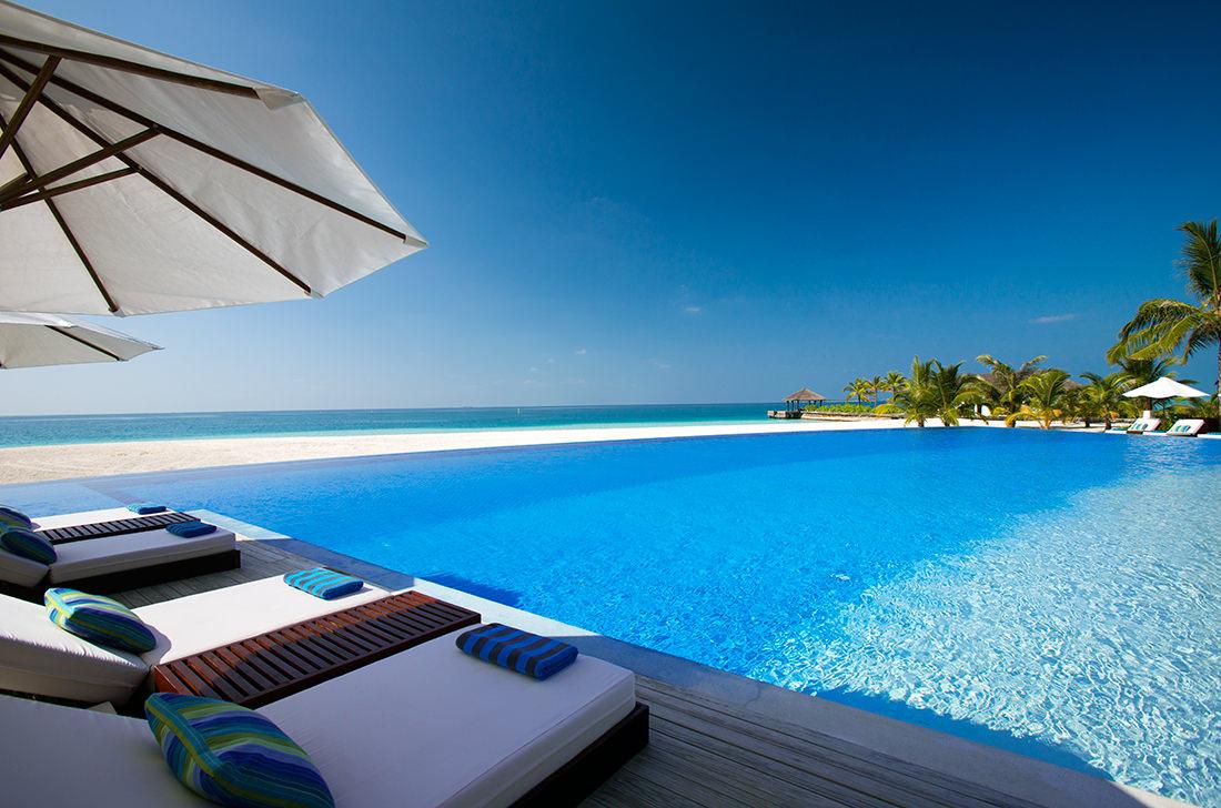 Les 22 plus belles piscines d’hôtel au monde – Part 2 velassaru-maldives-1-c