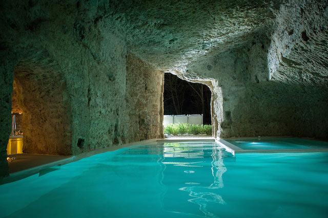 Les 22 plus belles piscines d’hôtel au monde – Part 2 Renovation-Civita-di-Bagnoregio-Italy-Cave-Pool