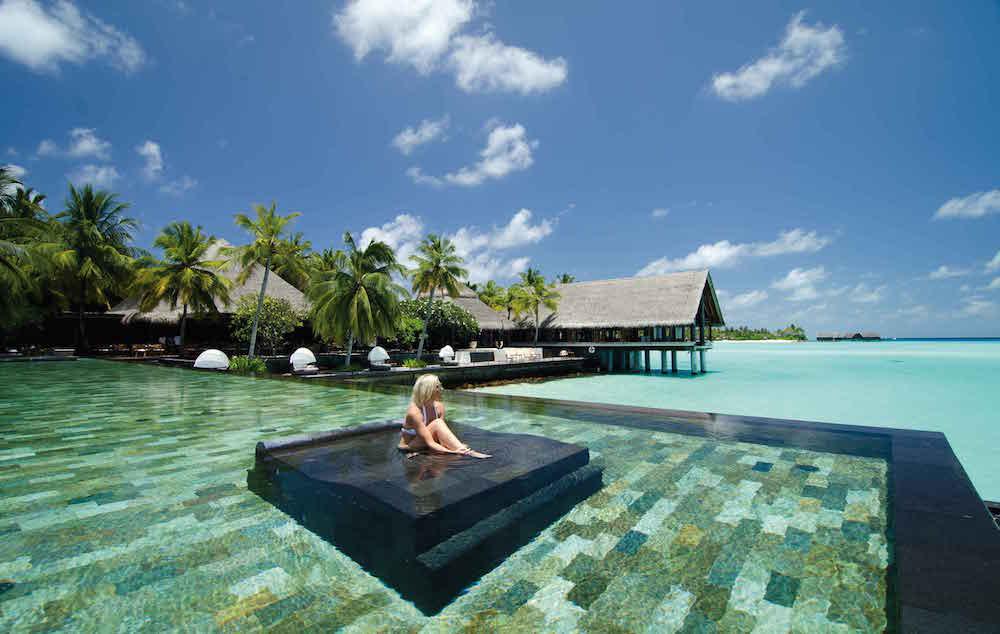 Les 22 plus belles piscines d’hôtel au monde – Part 2 Reethi-Rah-1