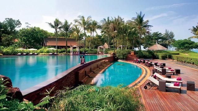 Les 22 plus belles piscines d’hôtel au monde – Part 2 23-infitine-pool-with-plai-fah