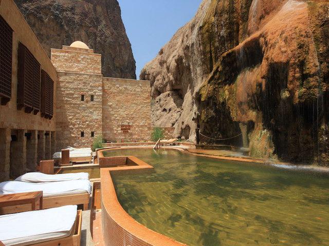 Les 22 plus belles piscines d’hôtel au monde – Part 2 10-Most-Romantic-Hotels-In-The-World-Evason-Main-Hot-Springs-Jordan