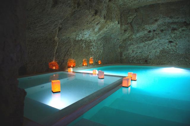 Les 22 plus belles piscines d’hôtel au monde – Part 2 pool-at-domus-civita-civita-di-bagnoregio-italy-by-architects-studio-f-photo-by-bob-coscarelli-2012