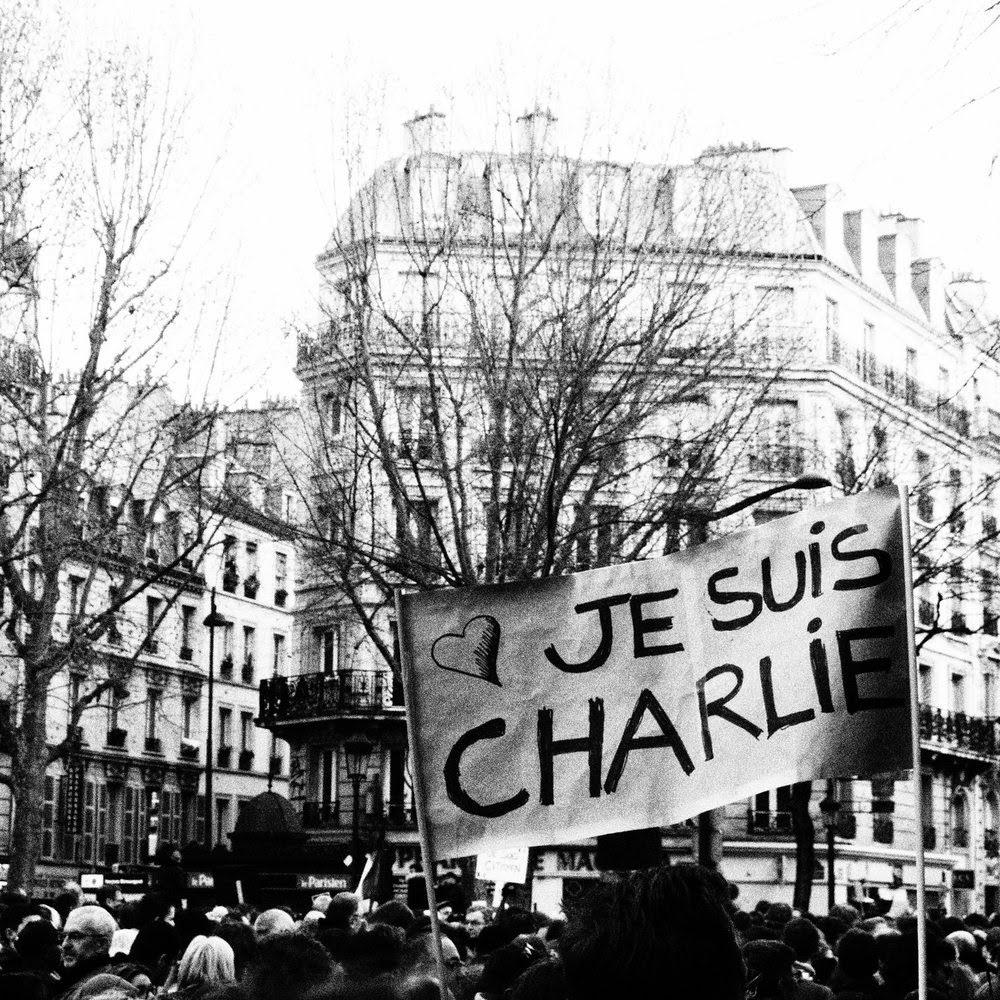 Sur les pavés, des millions à marcher pour la Liberté... Sur les pavés, des millions à marcher pour la Liberté...