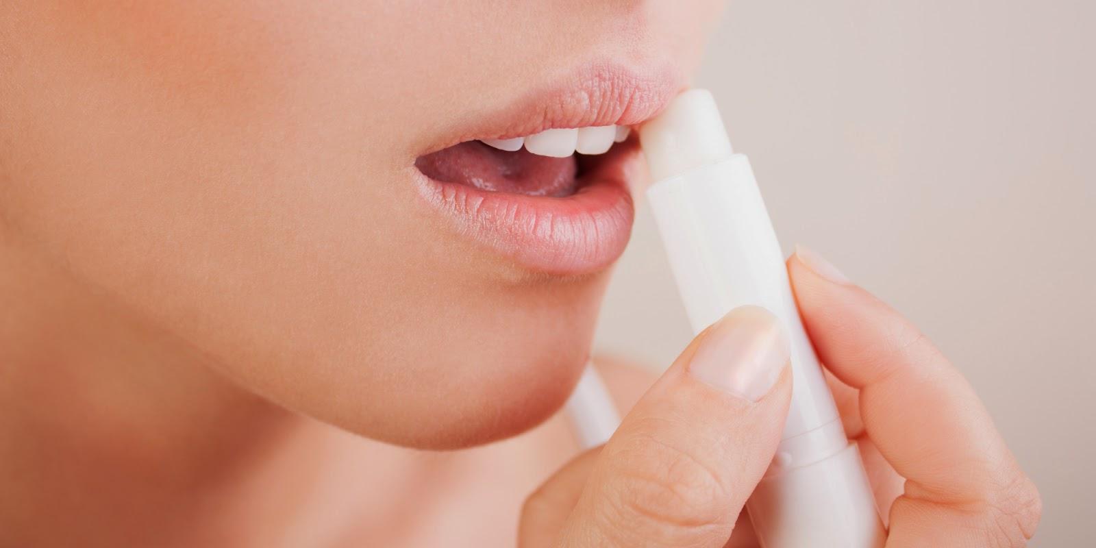Les baumes et sticks à lèvre hydratant assèchent les lèvres, c'est plutôt embêtant non ?