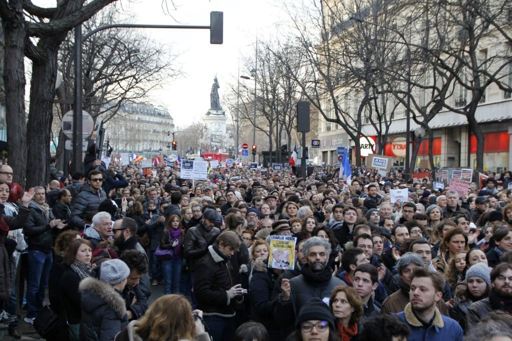 #JeSuisCharlie - Manifestation Paris 11 janvier 2015 - Photo Mitra Etemad - Tous droits réservés / Reproduction interdite. #JeSuisCharlie - Manifestation Paris 11 janvier 2015 - Photo Mitra Etemad - Tous droits réservés / Reproduction interdite.