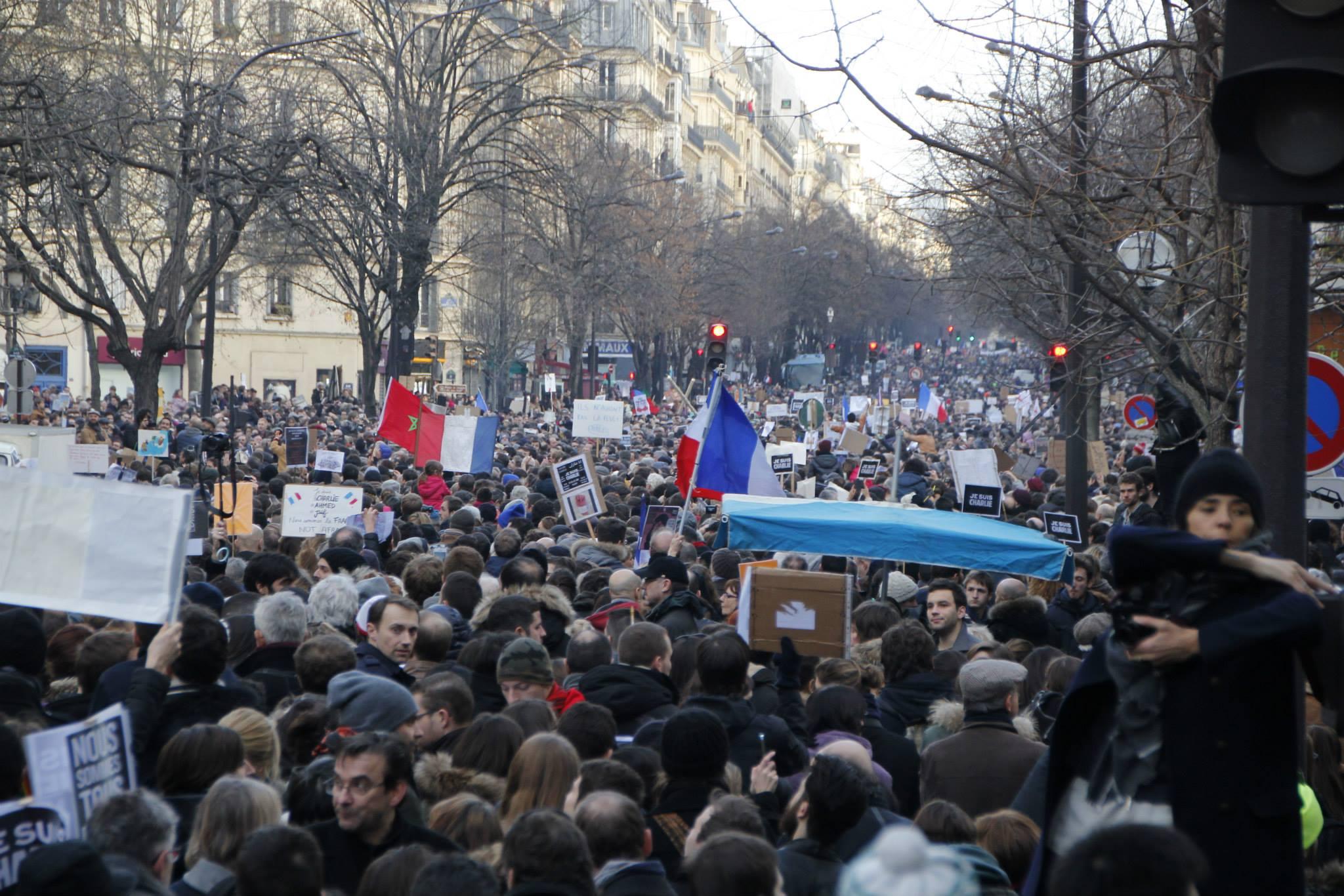 #JeSuisCharlie - Manifestation Paris 11 janvier 2015 - Photo Mitra Etemad - Tous droits réservés / Reproduction interdite. #JeSuisCharlie - Manifestation Paris 11 janvier 2015 - Photo Mitra Etemad - Tous droits réservés / Reproduction interdite.