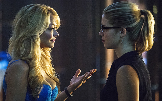 Arrow : La mère de Felicity de retour dans l'épisode 18 de la saison 3 ! Arrow : La mère de Felicity de retour dans l'épisode 18 de la saison 3 !
