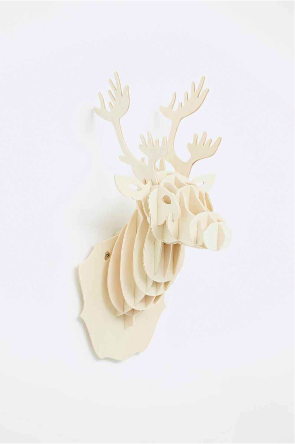 Scandinavie jolie... Tête de cerf trophée à monter / dénichée sur urbanoutfitters.com