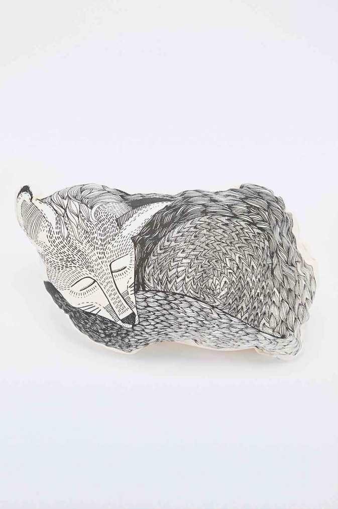 Scandinavie jolie... Coussin renard / urbanoutfitters.com