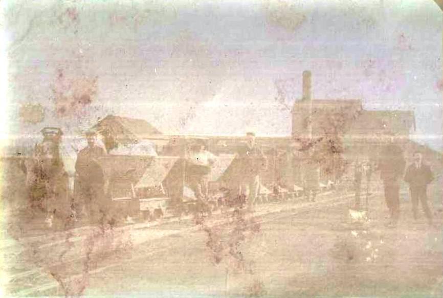 16 janvier 1915, Nous apprenons que 49 paroissiens de Mouzon ont été emmenés prisonniers en Allemagne La distillerie de Merfy et l'hôtel de ville de La Neuvilette