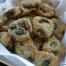 Voir la recette des  Mini-cookies apéritifs aux olives, graines de courge et piment d'Espelette 
