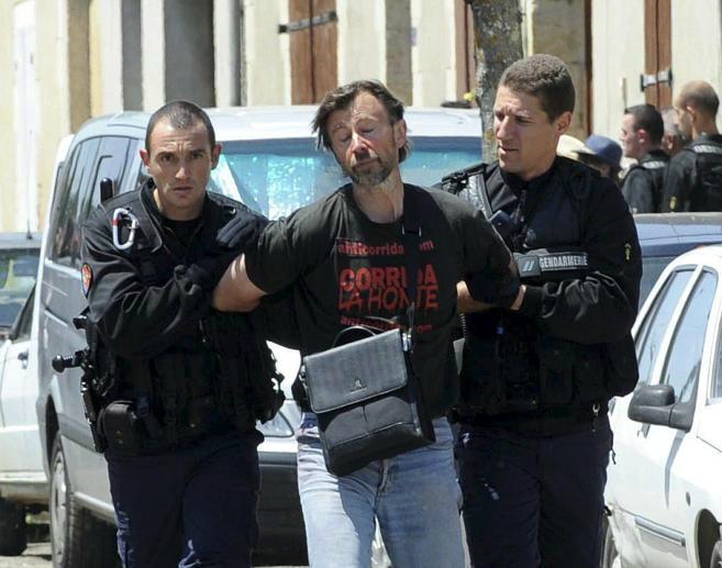 N' Y A T'IL PAS D'AUTRES CHATS A FOUETTER PAR LA POLICE EN CE MOMENT ? 14022584232277