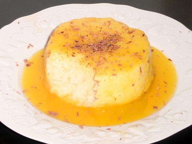 Gâteaux de semoule et sauce caramel à l'orange Gâteau de semoule et sauce caramel à l'orange