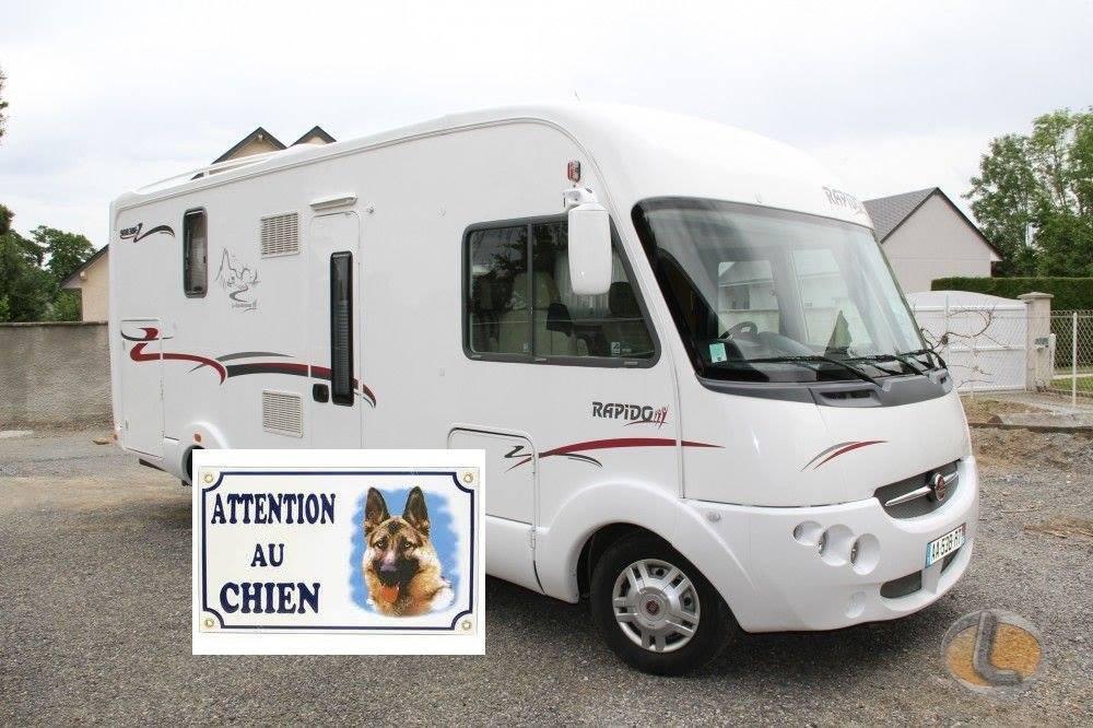 camping cariste urgent svp aidez les .Attention  circule sur un rapido intégrale avec autocollant  attention aux chien.