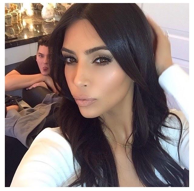 Kim Kardashian sort bientôt son livre de...Selfies !!!