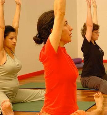 Un cours de Yoga Prénatal ou postnatal avec Sophie Colombié ?