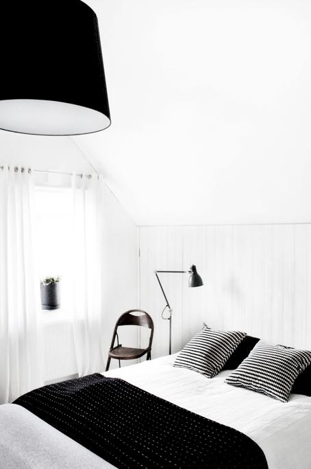 Noir et blanc : 15 idées déco pour un look scandinave très chic ! sur @decocrush | www.decocrush.fr