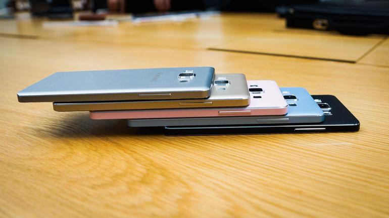 Samsung Galaxy A3 et Galaxy A5 : le duo A-ddictif Samsung Galaxy A3 et Galaxy A5 : le duo A-ddictif