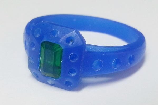 Une bague émeraude en argent Une bague émeraude en argent
