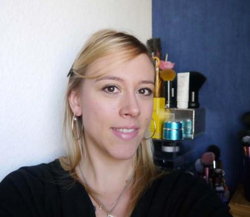 Caviar stick, stick eyeshadows, shadow pencil : mon maquillage ultra rapide pour aller travailler (*tuto make up 20*) Caviar stick, stick eyeshadows, shadow pencil - mon maquillage ultra rapide pour aller travailler (*tuto make up 20*) (2)- Charonbelli's blog beauté