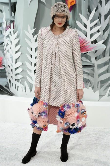 Le Grand Palais ouvre sa serre lors du défilé Haute Couture Chanel... Le Grand Palais ouvre sa serre lors du défilé Haute Couture Chanel...