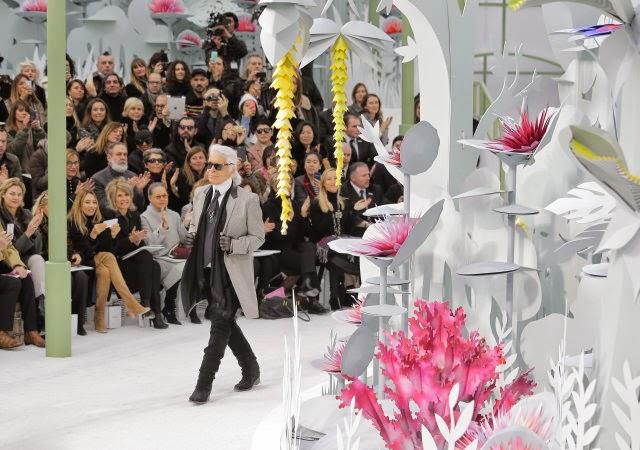 Le Grand Palais ouvre sa serre lors du défilé Haute Couture Chanel...