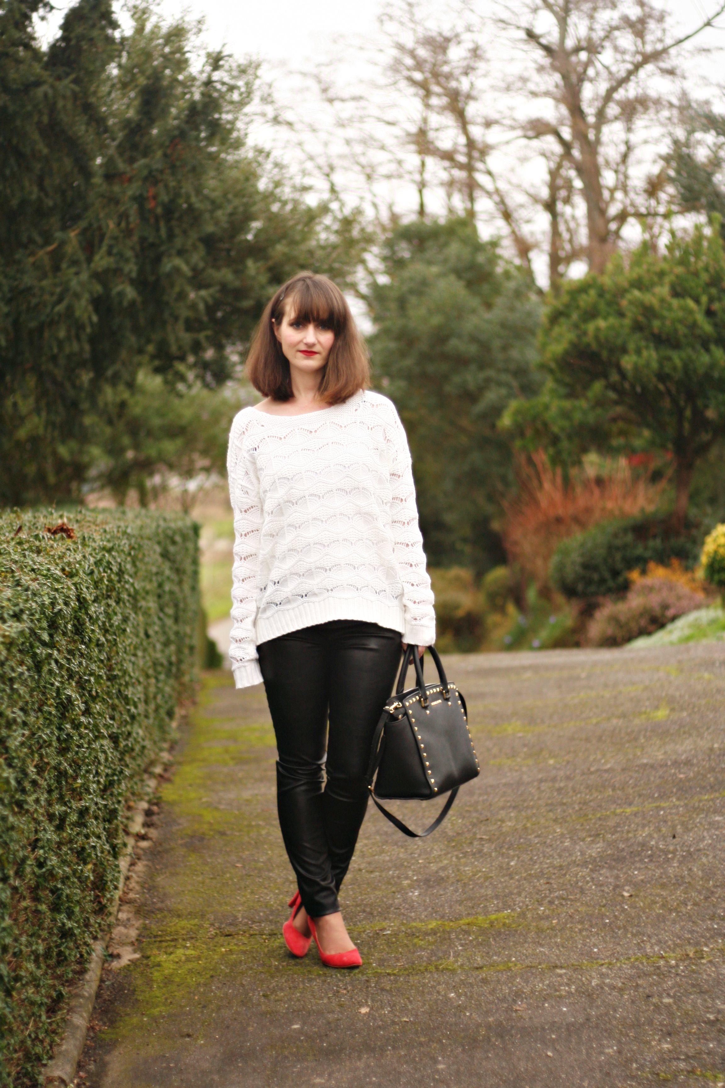 look pull blanc-pantaloncuir-sacselma-michaelkors-streetstyle-michaelkors-blogmode-