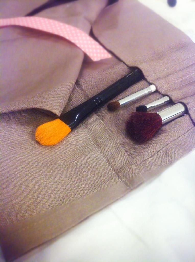 DIY Pochette pour Pinceau (Nouvelle Rubrique Couture) DIY Pochette pour Pinceau (Nouvelle Rubrique Couture)