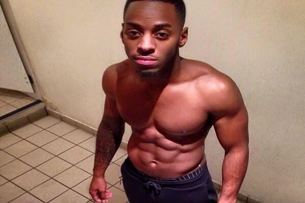 Flavel du groupe Flavel & Neto nous montre (encore) ses muscles ! Flavel du groupe Flavel & Neto nous montre (encore) ses muscles !