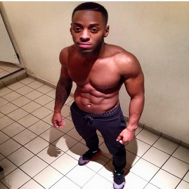 Flavel du groupe Flavel & Neto nous montre (encore) ses muscles ! Flavel du groupe Flavel & Neto nous montre (encore) ses muscles !