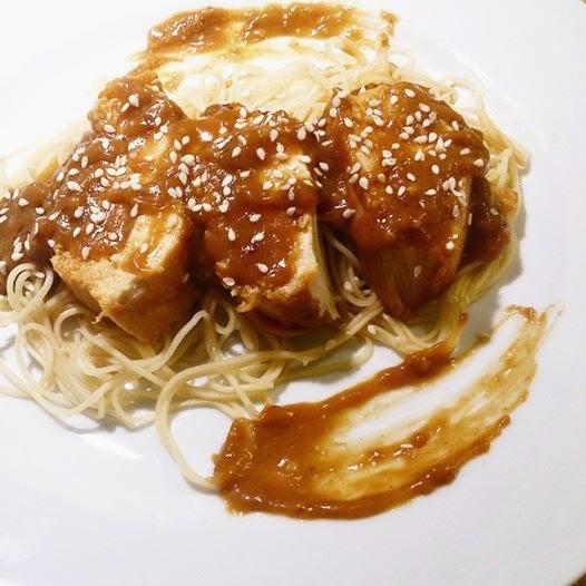Poitrine de poulet à l'asiatique et sa sauce arachide style Satay