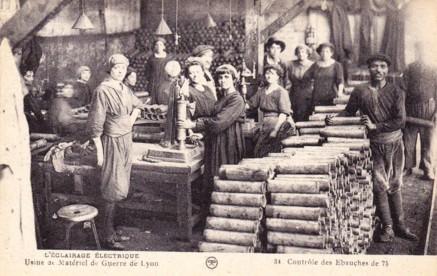 Il y a cent ans... La Halle Tony Garnier transformée en usine de fabrication d'Obus...