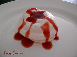 Minis pavlovas yaourt & coulis de fraises