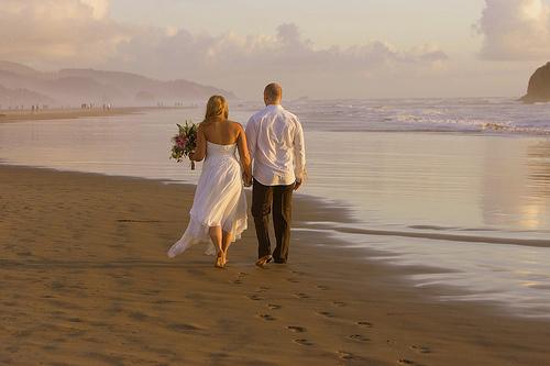 Pourquoi ne pas combiner le mariage et le voyage de noces ? Mariage à la plage