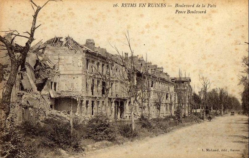 4 février 1915, je remarque la brèche qu'un obus a faite il n'y a pas longtemps - car je suis passé par la ce matin - dans le mur de la propriété se trouvant à la gauche de la rue Piper 4 février 1915, je remarque la brèche qu'un obus a faite il n'y a pas longtemps - car je suis passé par la ce matin - dans le mur de la propriété se trouvant à la gauche de la rue Piper