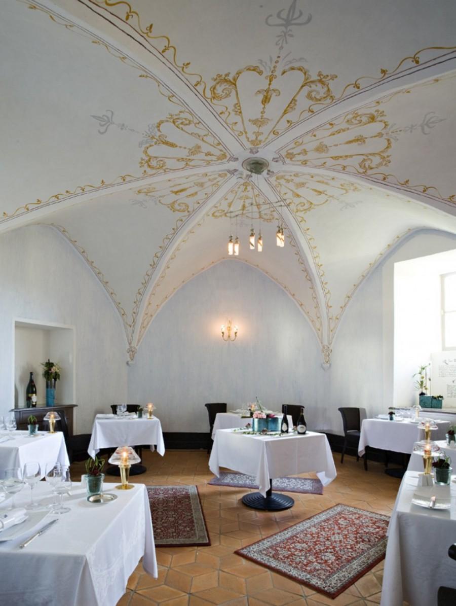 Chateau-Pizay-Restaurant-990x1314